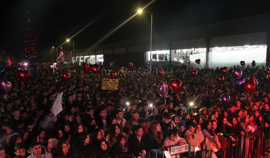 Kula Alışveriş Festivali’nde Yener Çevik Rüzgarı