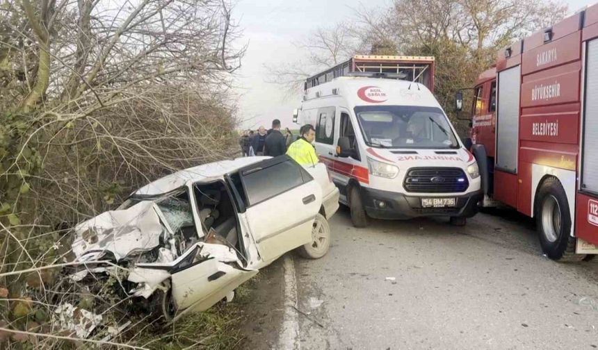 Sakarya'da Kamyonla Çarpışan Otomobilde Anne ve Oğlu Hayatını Kaybetti