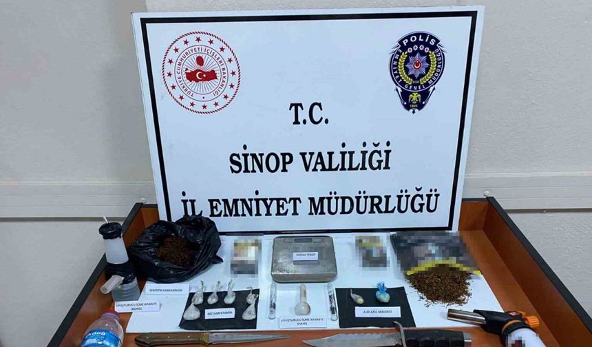 Sinop’ta Uyuşturucu ve Kesici Aletlerle Yakalanan 3 Şüpheli Tutuklandı