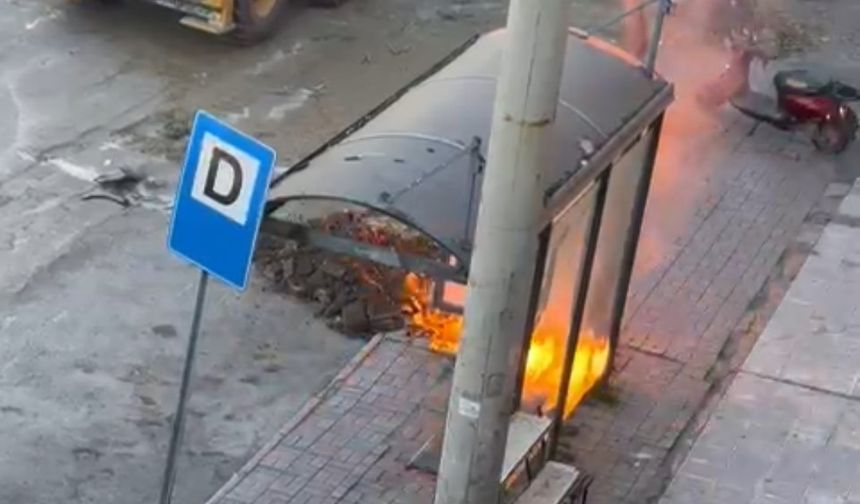 Adana’da İş Makinesi Elektrik Tellerine Zarar Verdi, Yangın Çıktı