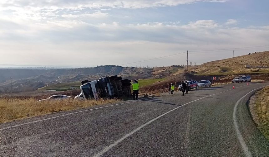 Adıyaman’da Beton Mikseri Şarampole Devirdi