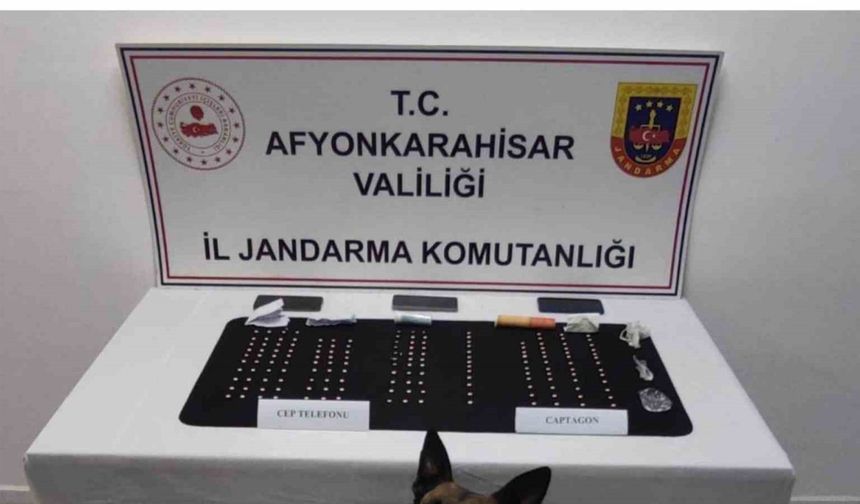 Afyonkarahisar’da Uyuşturucu Operasyonu: 166 Hap Ele Geçirildi, 5 Gözaltı