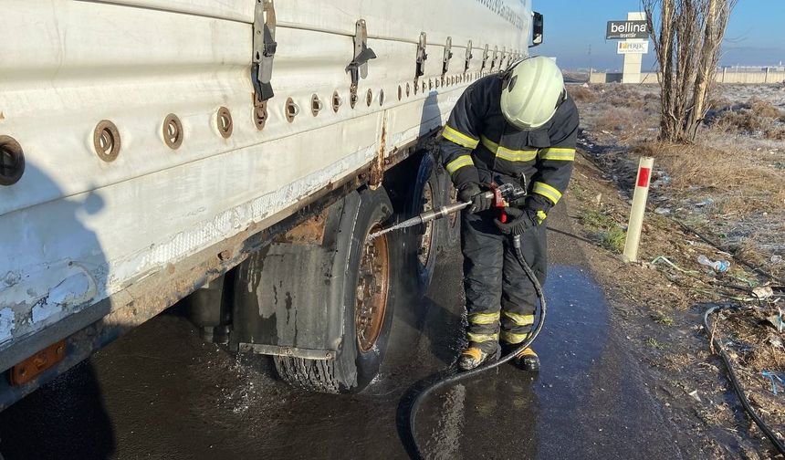 Aksaray’da Tırın Dorsesinde Yangın Paniğe Neden Oldu