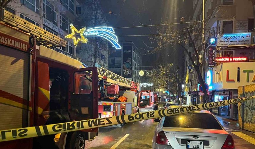 Ankara Çankaya'da 5 Katlı Binada Yangın: 3 Yaralı, 6 Kişi Dumandan Etkilendi