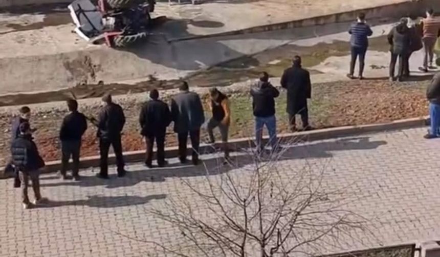 Ankara’da Kontrolden Çıkan Traktör Çaya Uçtu, Sürücü Yaralandı