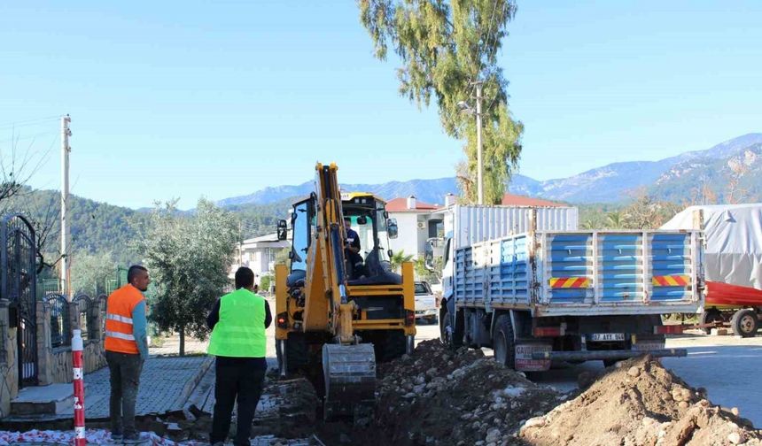 Antalya Büyükşehir Belediyesi, Çamyuva ve Tekirova Mahallelerinde İçme Suyu Hattı Çalışmalarına Başladı