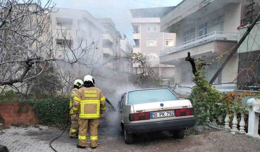 Balıkesir’de Araç Yangını Korkuya Neden Oldu