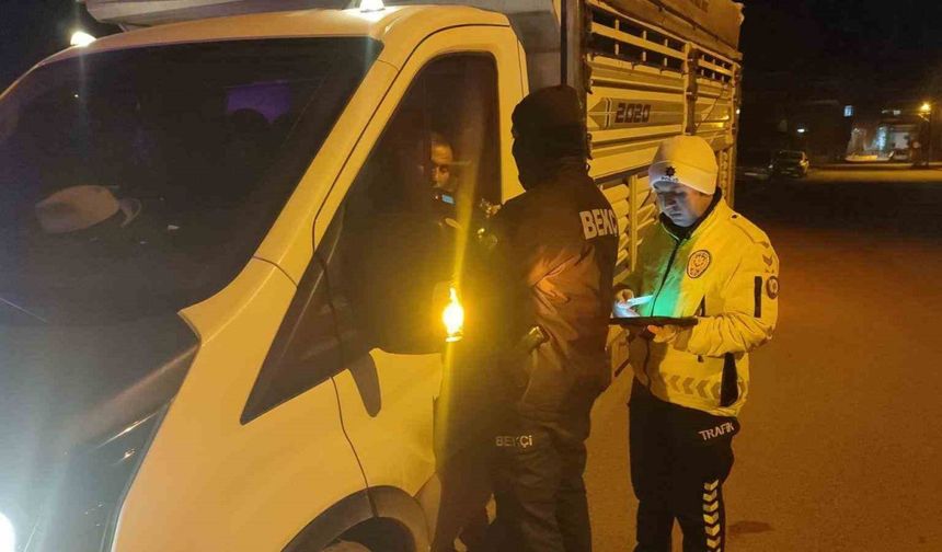 Balıkesir’de Asayiş ve Trafik Denetimlerinde 11 Aranan Şahıs Yakalandı, 14 Araç Trafikten Men Edildi