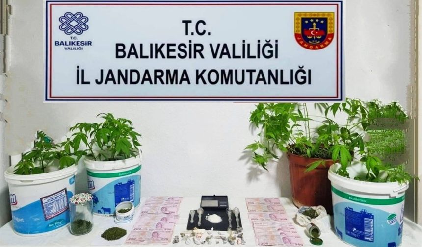 Balıkesir’de Uyuşturucu Operasyonu: 29 Şüpheli Yakalandı, Çok Miktarda Uyuşturucu Madde Ele Geçirildi