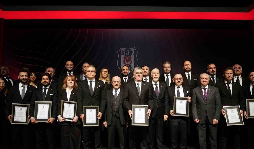 Beşiktaş'ta Başkan Serdal Adalı ve Yönetim Kurulu Mazbatalarını Aldı