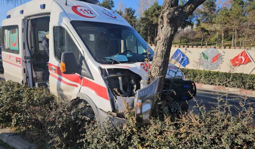 Bilecik’te Ambulans Kaza Yaptı, Şans Eseri Yaralanan Olmadı