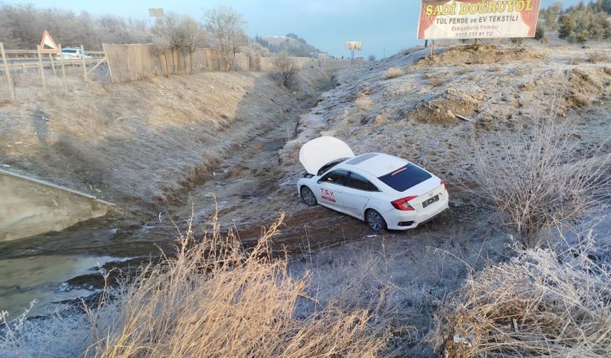 Bilecik’te Kontrolden Çıkan Otomobil Şarampole Yuvarlandı: 1 Yaralı