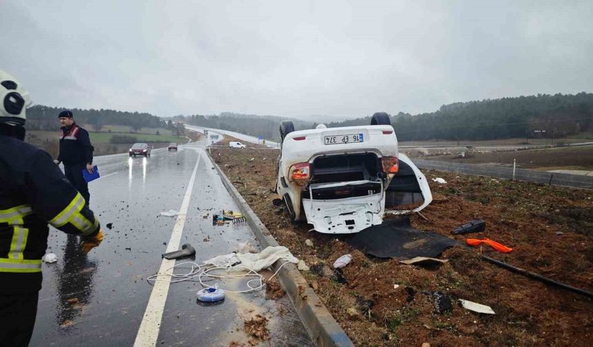 Bilecik’te Takla Atan Otomobilin Sürücüsü Yaralandı