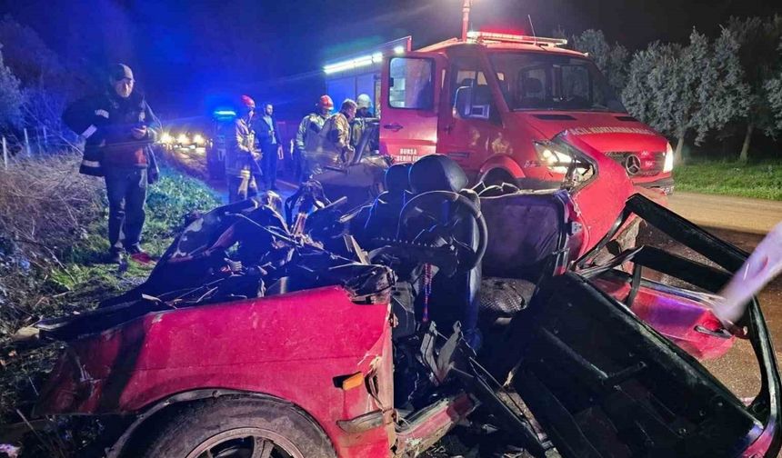 Bursa’da Trafik Kazası: Mandalina Yüklü Tır ile Otomobil Çarpıştı, 1 Ölü, 3 Yaralı