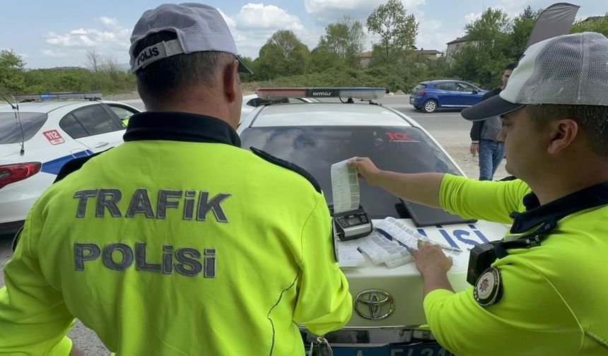 Düzce’de Trafik Denetimlerinde Bin 780 Sürücüye Ceza, 138 Araç Trafikten Men Edildi