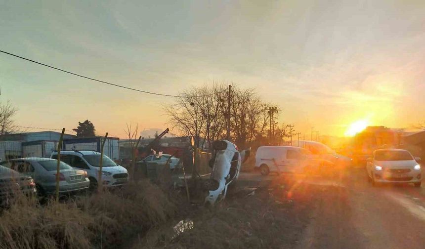 Edirne’de Otomobil Sulama Kanalına Devrildi: 2 Yaralı