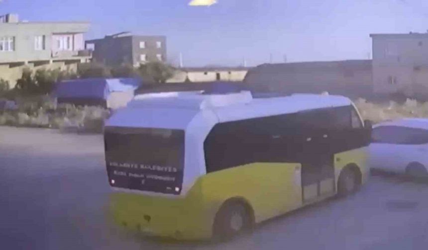 Gaziantep İslahiye’de Minibüs ile Hafif Ticari Araç Çarpıştı: 2 Yaralı