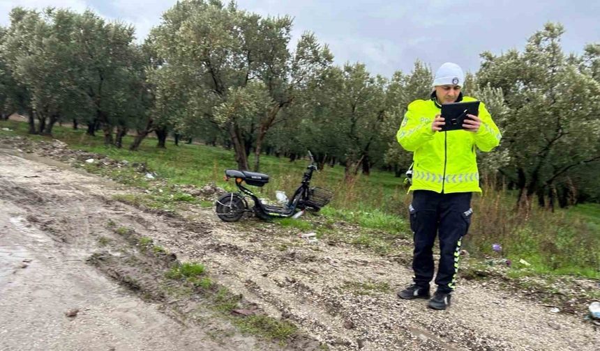 Geyve'de Korkutan Kaza: Elektrikli Bisiklet Sürücüsü Yaralandı