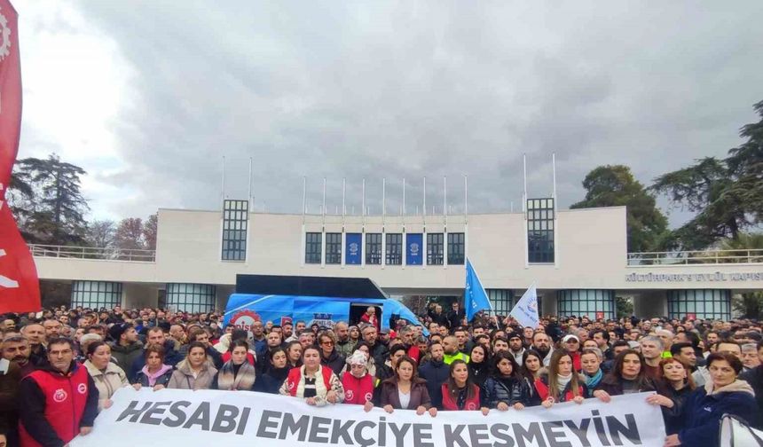 İzmir Büyükşehir Belediyesi’nde Maaş Krizi Büyüyor: Binlerce İşçi İş Bıraktı