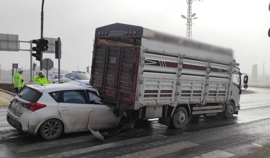 Konya'da Trafik Kazasında 1 Kişi Ağır Yaralandı