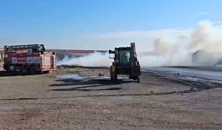 Mardin’de Seyir Halindeki Tır Yanarak Kullanılamaz Hale Geldi