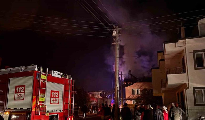 Muğla Seydikemer’de Çatı Katında Çıkan Yangın Korkuya Neden Oldu