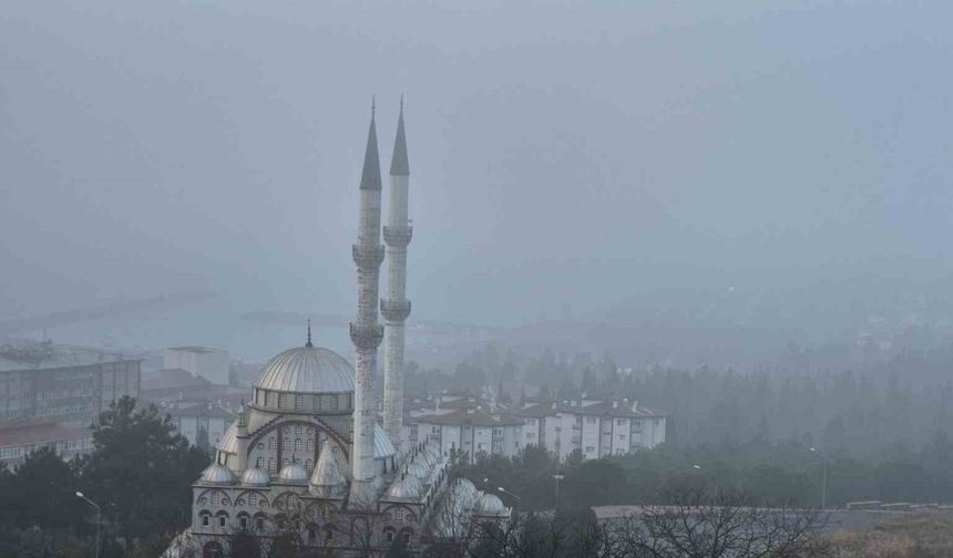 Tekirdağ Süleymanpaşa’da Yoğun Sis Kartpostallık Manzaralar Oluşturdu