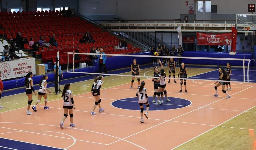 Voleybol Takımı İl Birinciliği Yolu İçin Önemli Galibiyet Aldı