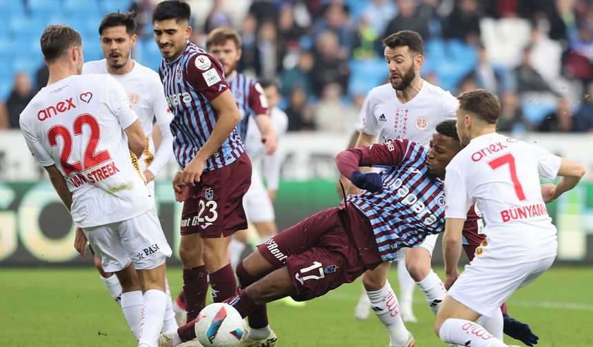 Trabzonspor Fırtınası Antalyaspor'u Ezip Geçti!