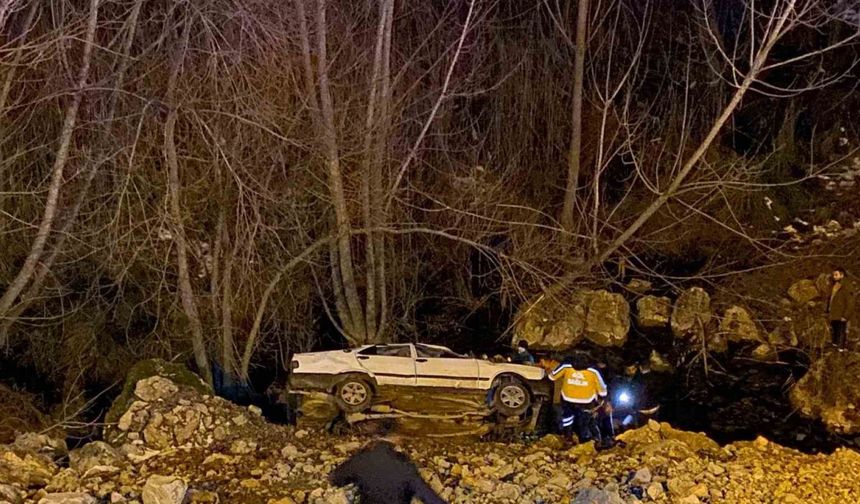 Adıyaman'da Uçuruma Yuvarlanan Otomobilde 3 Kişi Yaralandı