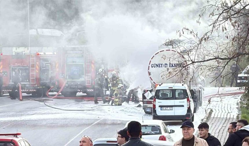 Aliağa’da Park Halindeki Tanker Çekicisinde Yangın Çıktı