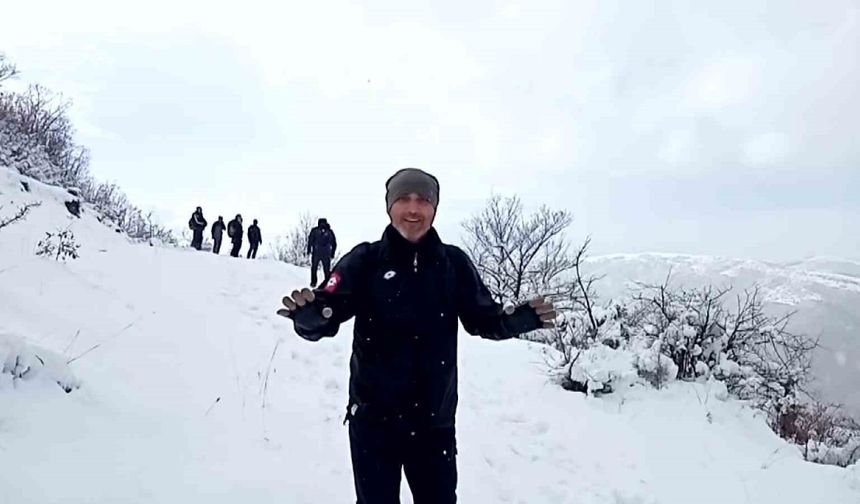 Amasya'da Dağda Gezinti Yapan Vatandaşların Önüne Kurt Çıktı!