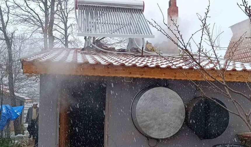 At Çiftliğinde Çıkan Yangın Kısa Sürede Söndürüldü