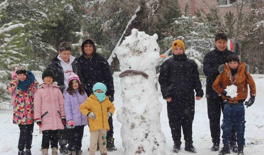 Çocuklar Kartopu ile Karın Tadını Çıkardı