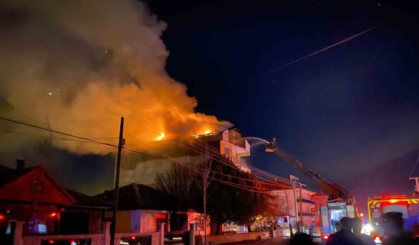 Denizli'de 4 Katlı Binada Yangın Paniği: Alevler Korku Dolu Anlar Yaşattı