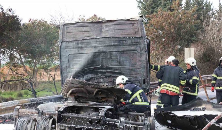 Devrilen Tanker Alev Aldı, Trafik Kilitlendi