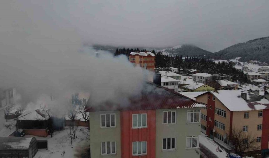 Kastamonu’nun Ağlı İlçesinde 4 Katlı Apartmanda Çıkan Yangın Söndürüldü