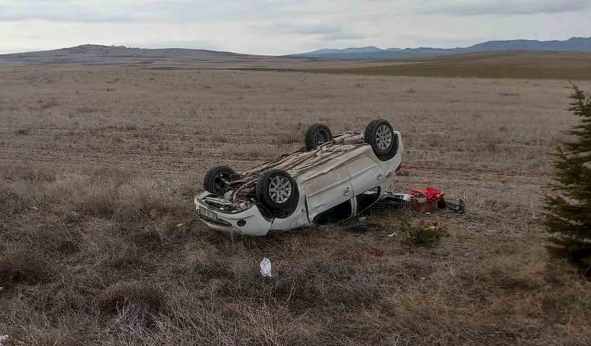 Kırıkkale’de Otomobilin Tarlaya Takla Atması Sonucu 3 Kişi Yaralandı