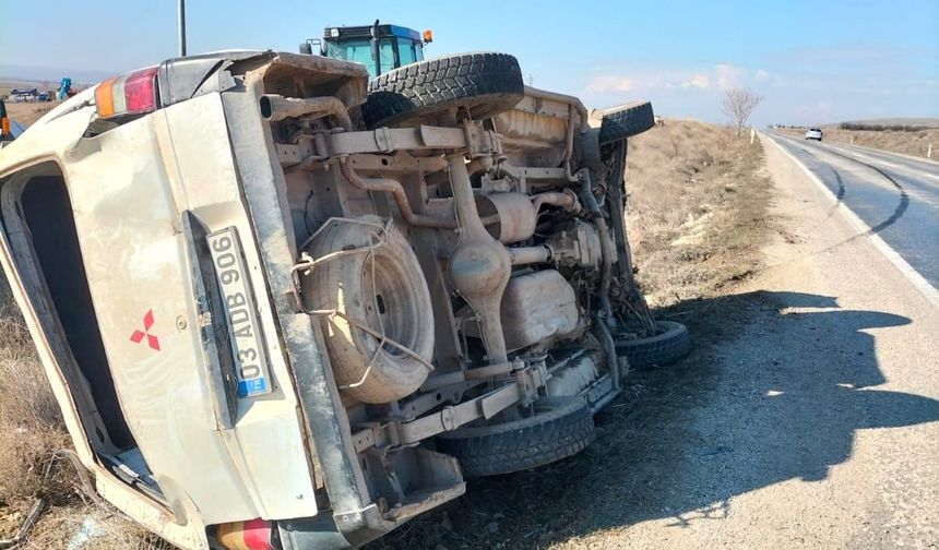 Kontrolden Çıkan Minibüs Şarampole Devrildi: 2 Yaralı