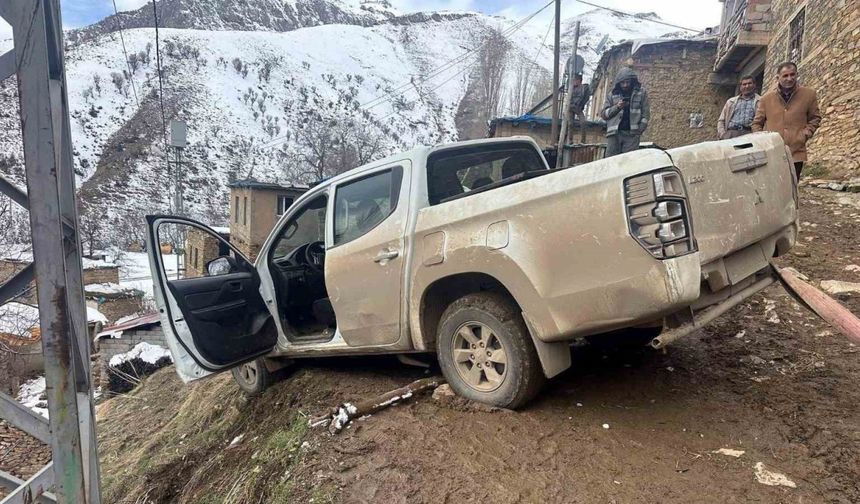 Şarampolde Mahsur Kalan Araç Kurtarıldı