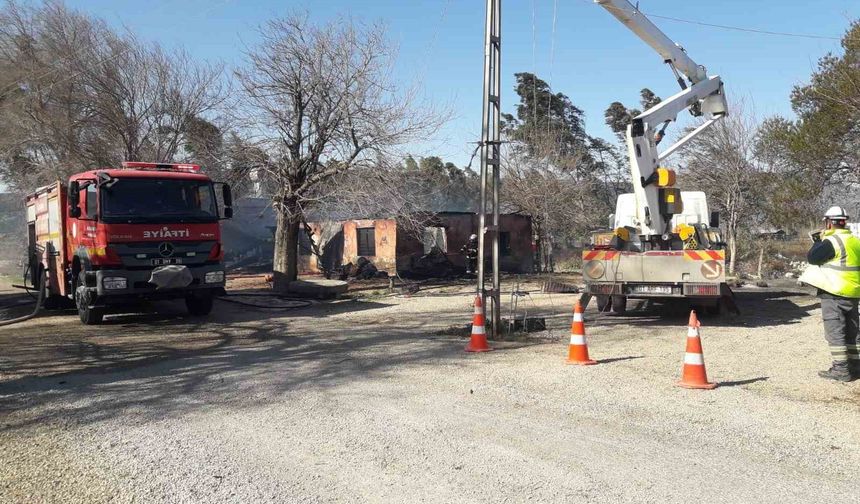 Traktör Yangına Sebep Oldu: Ev Küle Döndü