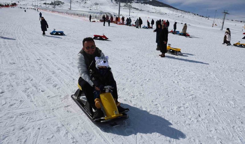 Yıldız Dağı Kayak Tesisi, Hafta Sonu Ziyaretçi Akınına Uğradı