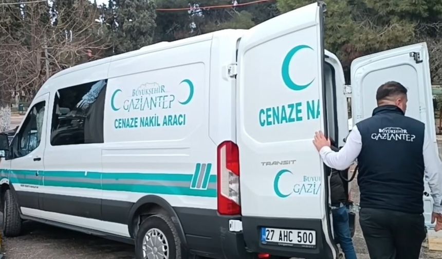 Yolun Karşısına Geçen Genç Kıza Otomobil Çarptı