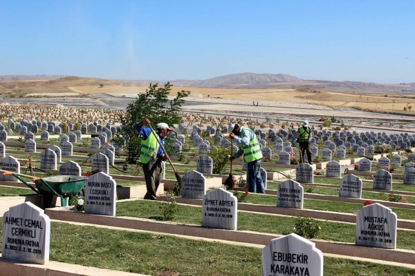 belediyeden-gazilere-ozel-mezarlik-alani-IHA-20120927AW000779-1-t