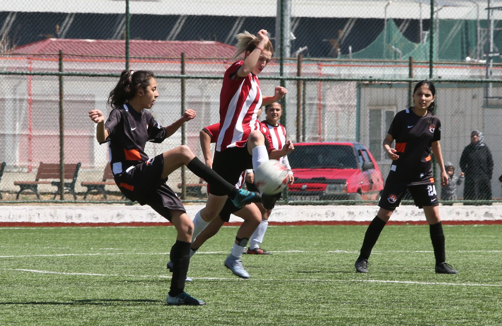 Yiğido Kızlar Futbol Hayallerine Veda Etti (2)