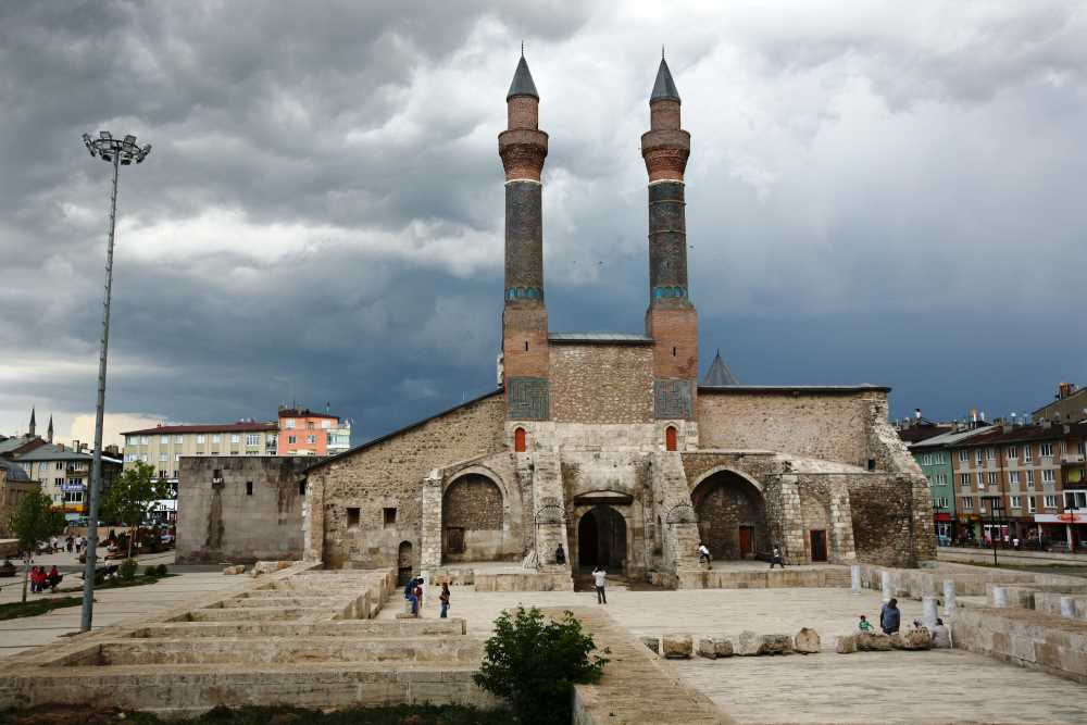 20160304103514049 Cifte Minareli Medrese (3)