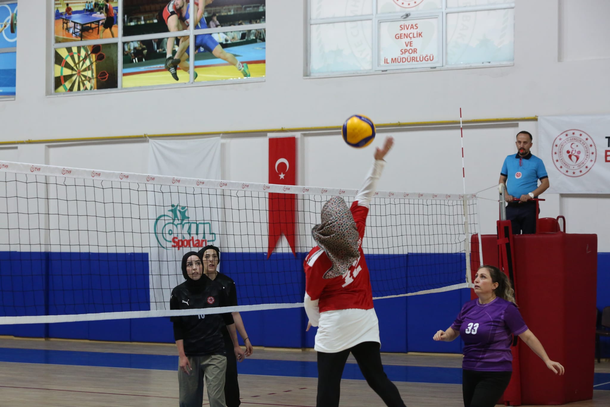 Sivas'ta Numune Hastanesi Kadın Voleybol Takımı Şampiyon Oldu.