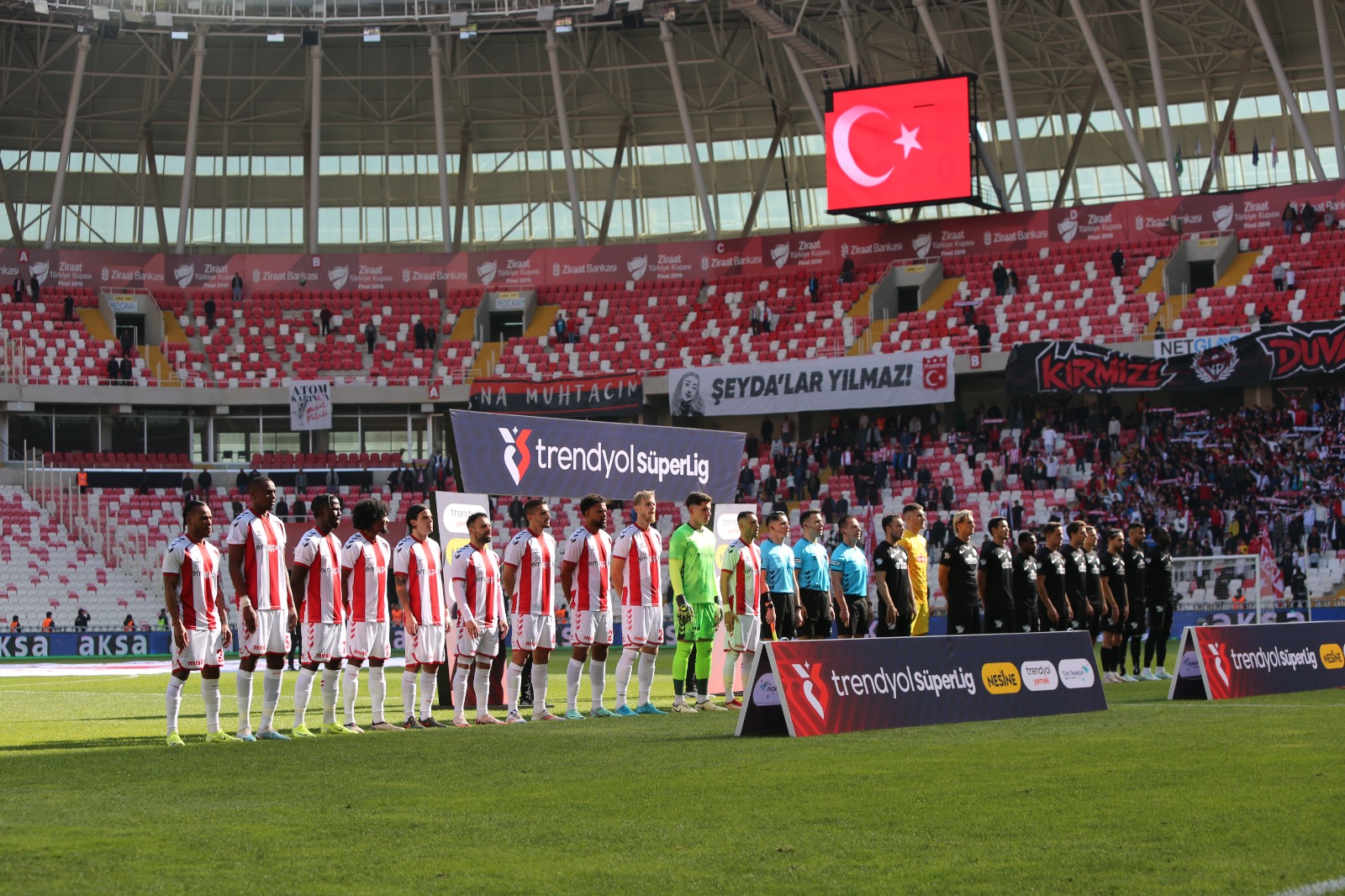 Fenerbahçe Kadrosunda 7 Türk 14 Yabancı Futbolcu Yer Aldı-1