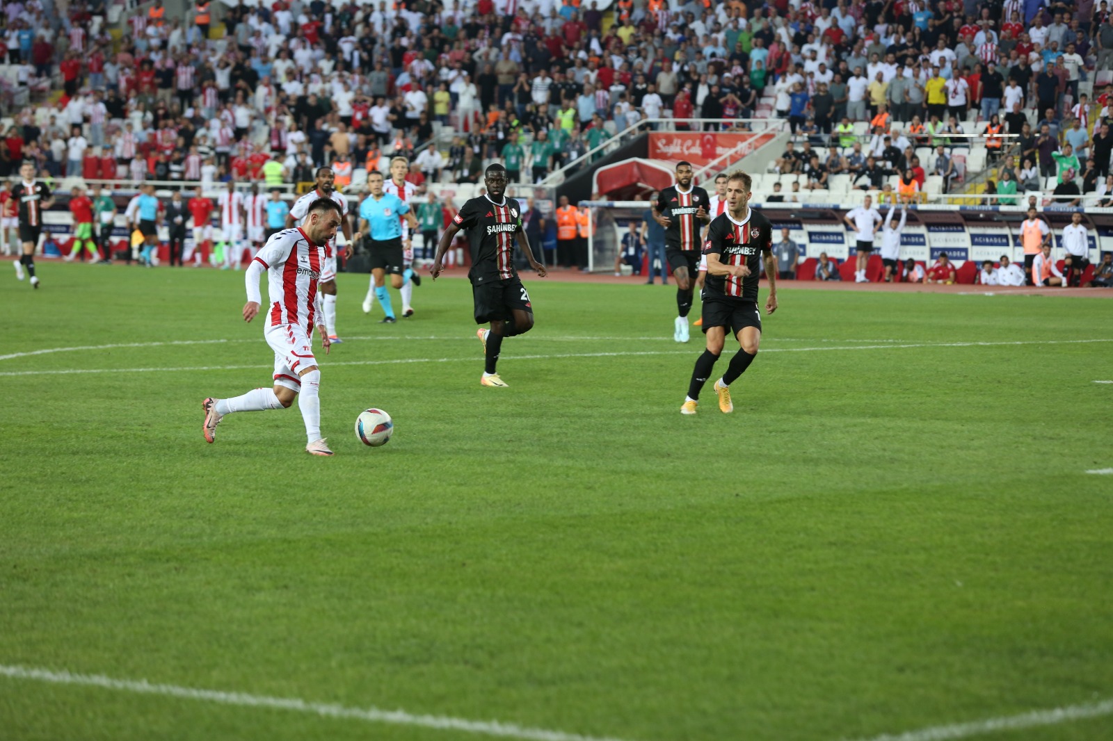 Net Global Sivasspor’un Fenerbahçe Karşısında Sahaya Çıkan 11’Inde 1 Türk Futbolcu Yer Aldı. Murat Paluli 11’De Yer Alan Tek Isim Oldu.