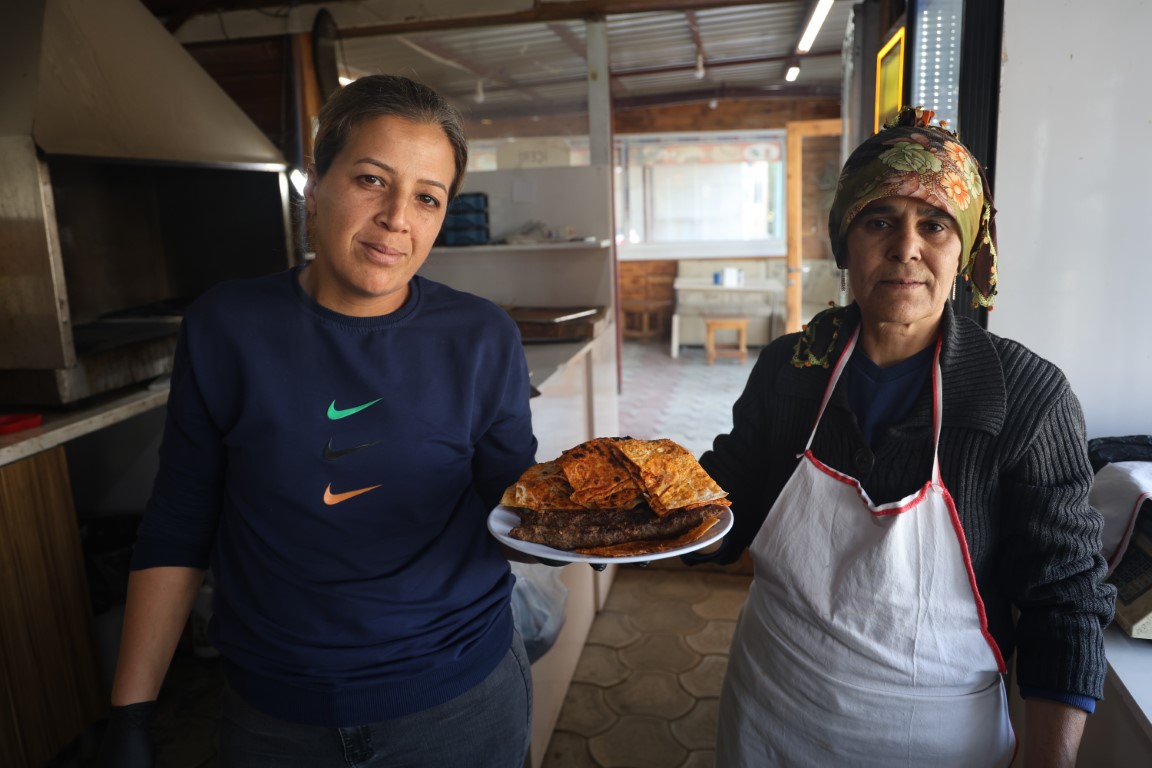 Hatayda Deprem Enkazindan Kebap Kokusu Yukseliyor Gelin Ve Gorumcenin Birliktelik Hikay